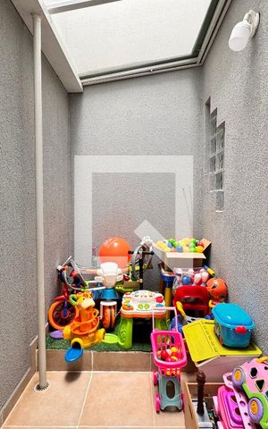 Casa à venda com 156m², 3 quartos e 3 vagas Casa à venda com 156m², 3 quartos e 3 vagasJardim de inverno