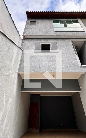 Casa à venda com 156m², 3 quartos e 3 vagas Casa à venda com 156m², 3 quartos e 3 vagasGaragem