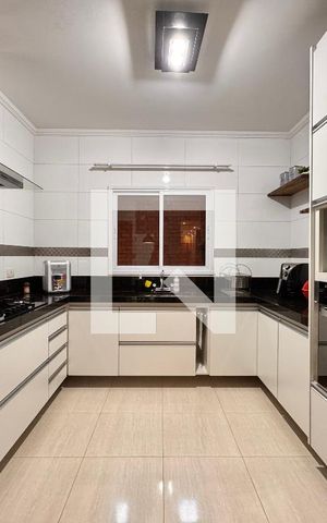 Casa à venda com 156m², 3 quartos e 3 vagas Casa à venda com 156m², 3 quartos e 3 vagasCozinha