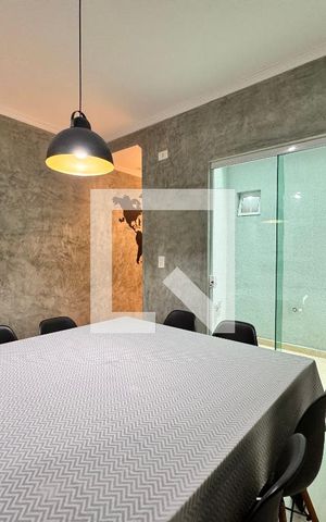 Casa à venda com 156m², 3 quartos e 3 vagas Casa à venda com 156m², 3 quartos e 3 vagasCopa