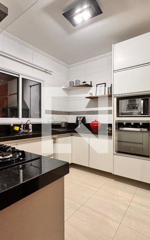 Casa à venda com 156m², 3 quartos e 3 vagas Casa à venda com 156m², 3 quartos e 3 vagasCozinha