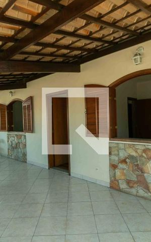 Casa à venda com 354m², 4 quartos e 1 vaga Casa à venda com 354m², 4 quartos e 1 vagaVaranda