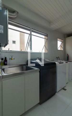 Apartamento à venda com 141m², 3 quartos e 2 vagas Apartamento à venda com 141m², 3 quartos e 2 vagasÁrea de Serviço