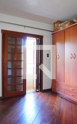 Casa à venda com 401m², 4 quartos e 5 vagasQuarto 4 - Terceiro andar
