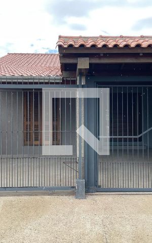 Casa à venda com 120m², 2 quartos e 2 vagas Casa à venda com 120m², 2 quartos e 2 vagasFachada
