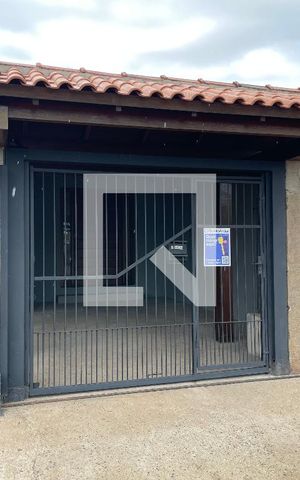 Casa à venda com 120m², 2 quartos e 2 vagas Casa à venda com 120m², 2 quartos e 2 vagasFachada