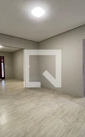 Casa à venda com 120m², 2 quartos e 2 vagas Casa à venda com 120m², 2 quartos e 2 vagasSala