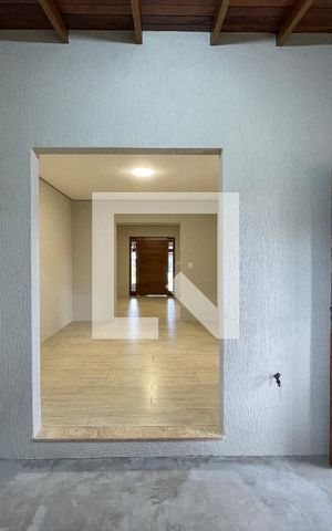Casa à venda com 120m², 2 quartos e 2 vagas Casa à venda com 120m², 2 quartos e 2 vagasEntrada