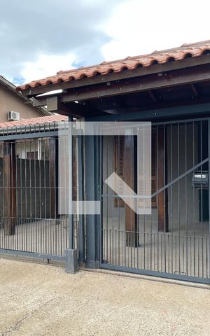 Casa à venda com 120m², 2 quartos e 2 vagas Casa à venda com 120m², 2 quartos e 2 vagasFachada
