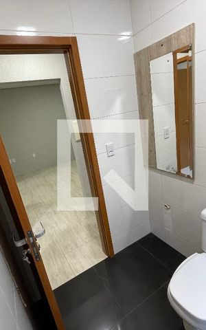 Casa à venda com 120m², 2 quartos e 2 vagas Casa à venda com 120m², 2 quartos e 2 vagasBanheiro