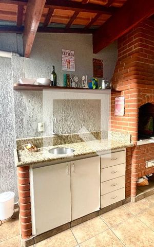 Casa à venda com 151m², 3 quartos e 2 vagasQuintal com churrasqueira