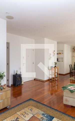 Apartamento à venda com 151m², 3 quartos e 3 vagas Apartamento à venda com 151m², 3 quartos e 3 vagasSala