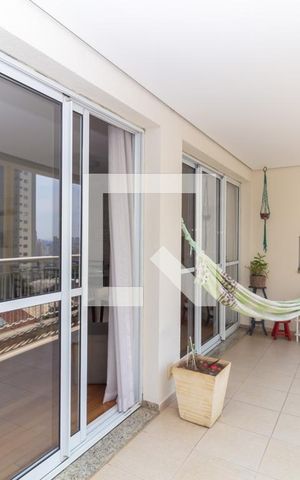 Apartamento à venda com 151m², 3 quartos e 3 vagas Apartamento à venda com 151m², 3 quartos e 3 vagasVaranda gourmet