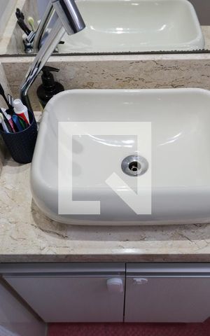 Apartamento à venda com 55m², 2 quartos e 1 vaga Apartamento à venda com 55m², 2 quartos e 1 vagaBanheiro
