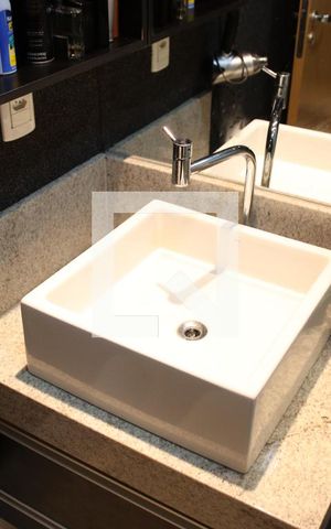 Apartamento para alugar com 77m², 2 quartos e 1 vagaBanheiro da Suíte