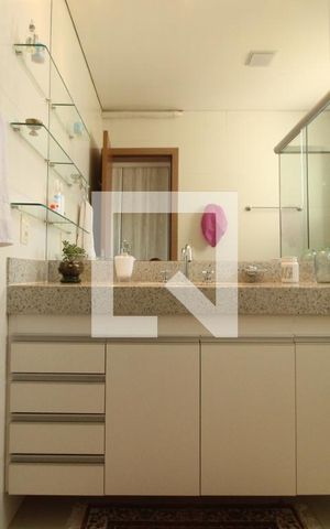 Apartamento à venda com 260m², 4 quartos e 4 vagasBanheiro