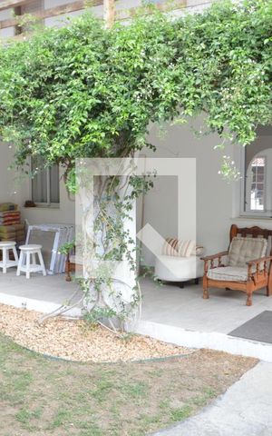 Casa à venda com 318m², 4 quartos e 4 vagasCasa 2