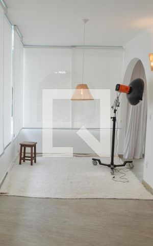 Casa à venda com 318m², 4 quartos e 4 vagasCasa 2