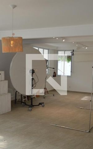 Casa à venda com 318m², 4 quartos e 4 vagasCasa 2