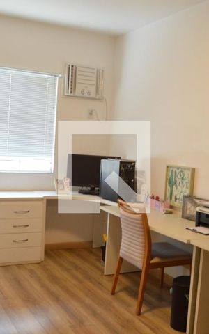 Casa à venda com 318m², 4 quartos e 4 vagasSuíte 2