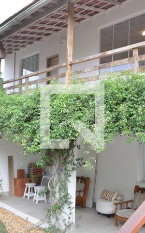 Casa à venda com 318m², 4 quartos e 4 vagasFachada