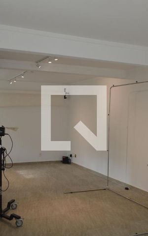 Casa à venda com 318m², 4 quartos e 4 vagasCasa 2
