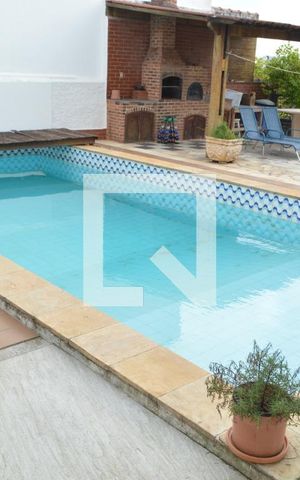 Casa à venda com 318m², 4 quartos e 4 vagasPiscina