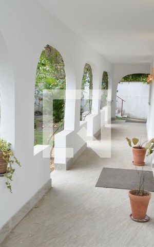 Casa à venda com 318m², 4 quartos e 4 vagasCasa 2