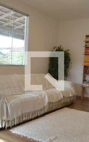Casa à venda com 318m², 4 quartos e 4 vagasSala