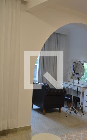 Casa à venda com 318m², 4 quartos e 4 vagasCasa 2