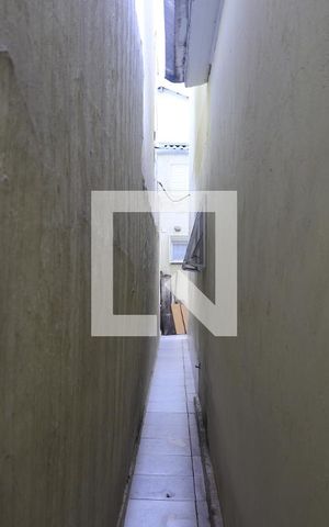 Casa à venda com 140m², 4 quartos e 2 vagasArea Externa Corredor lateral
