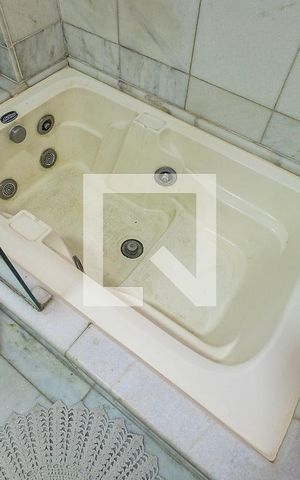 Apartamento à venda com 90m², 2 quartos e 1 vaga Apartamento à venda com 90m², 2 quartos e 1 vagaBanheiro