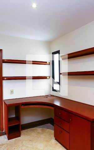 Apartamento à venda com 250m², 4 quartos e 3 vagas Apartamento à venda com 250m², 4 quartos e 3 vagasEscritório