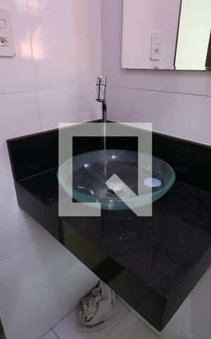 Casa à venda com 227m², 3 quartos e 3 vagasBanheiro piso inferior