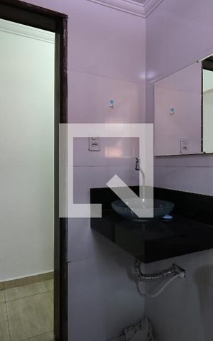 Casa à venda com 227m², 3 quartos e 3 vagasBanheiro piso inferior
