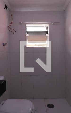 Casa à venda com 227m², 3 quartos e 3 vagasBanheiro piso inferior