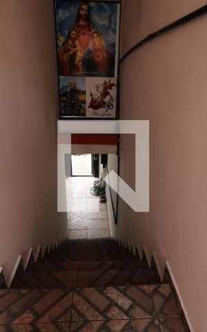 Casa à venda com 227m², 3 quartos e 3 vagasEscada Garagem