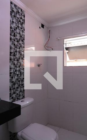 Casa à venda com 227m², 3 quartos e 3 vagasBanheiro piso inferior