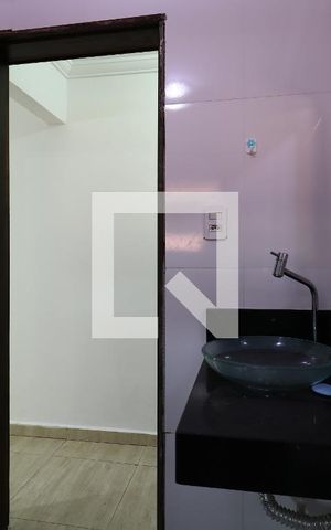 Casa à venda com 227m², 3 quartos e 3 vagasBanheiro piso inferior