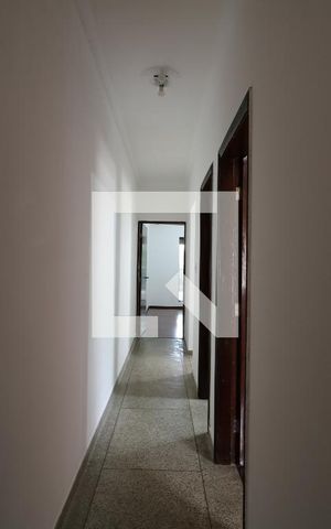 Casa à venda com 227m², 3 quartos e 3 vagasCorredor piso superior