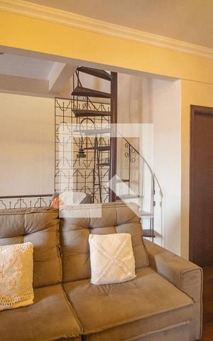 Casa à venda com 484m², 4 quartos e 5 vagas Casa à venda com 484m², 4 quartos e 5 vagasSala