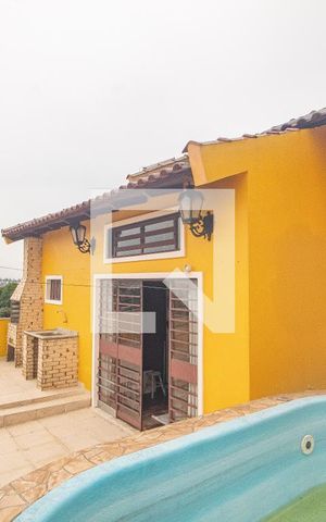 Casa à venda com 484m², 4 quartos e 5 vagas Casa à venda com 484m², 4 quartos e 5 vagasÁrea comum - Piscina