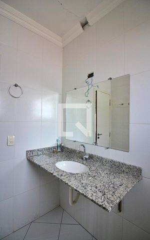 Casa à venda com 201m², 3 quartos e 2 vagasQuarto 2 - Suíte Banheiro 