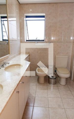 Apartamento à venda com 250m², 3 quartos e 4 vagasBanheiro da Suíte 2