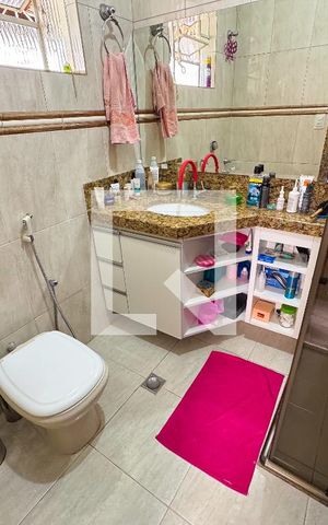 Casa à venda com 200m², 4 quartos e 3 vagasBanheiro 