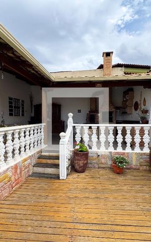 Casa à venda com 200m², 4 quartos e 3 vagasÁrea externa 