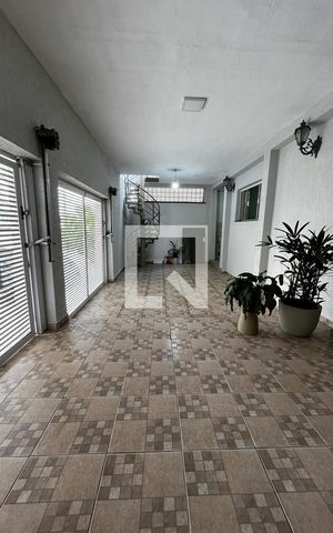 Casa à venda com 240m², 3 quartos e 2 vagas Casa à venda com 240m², 3 quartos e 2 vagasGaragem