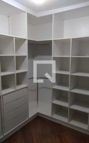Casa à venda com 240m², 3 quartos e 2 vagas Casa à venda com 240m², 3 quartos e 2 vagasCloset