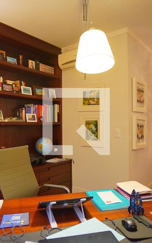 Casa à venda com 453m², 4 quartos e 4 vagasEscritório - Segundo Andar