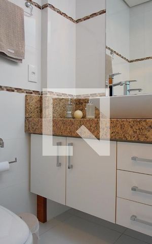 Casa à venda com 453m², 4 quartos e 4 vagasBanheiro da Suíte 1 - Segundo Andar